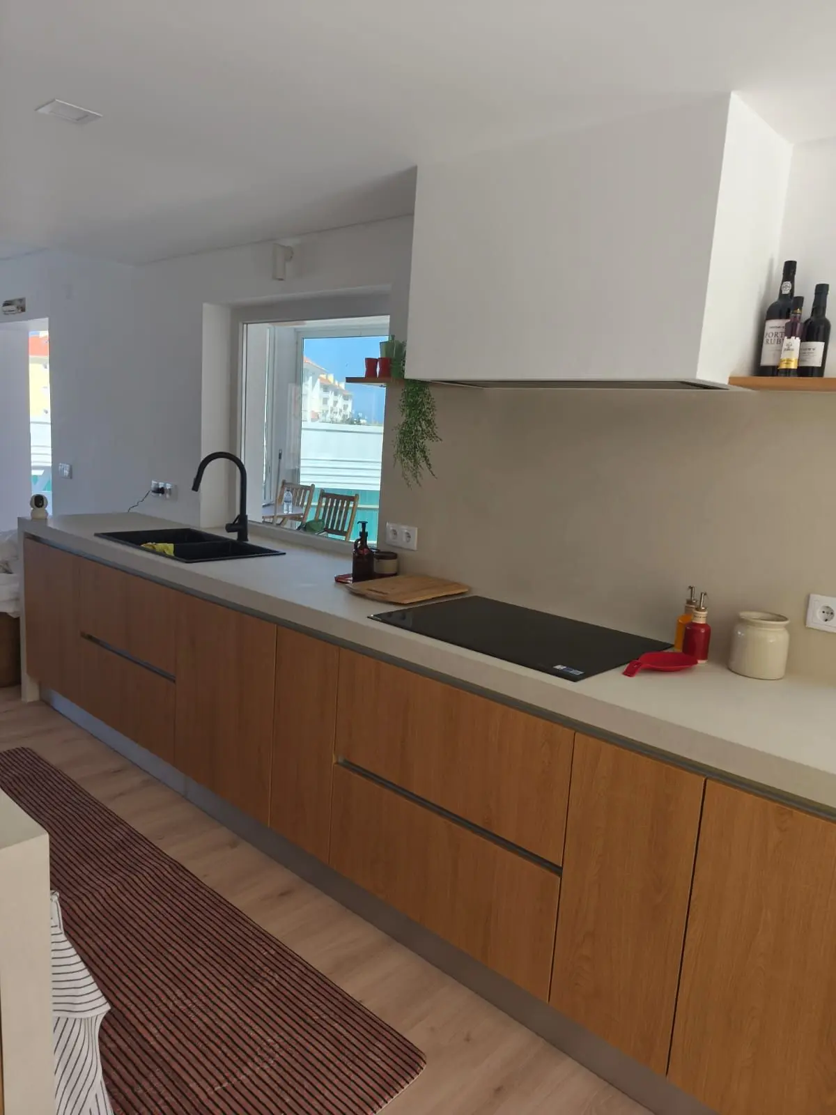 Móveis de cozinha tons madeira